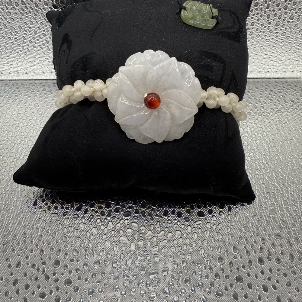 White jadite Floral Beaded Bracelet